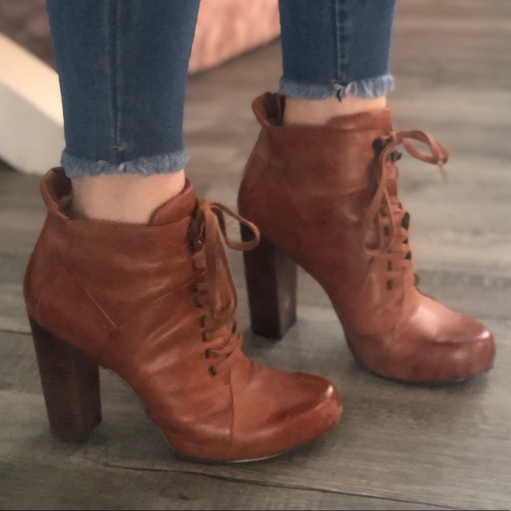 Nine West Lace-up Bootie cognac/camel size 7.5